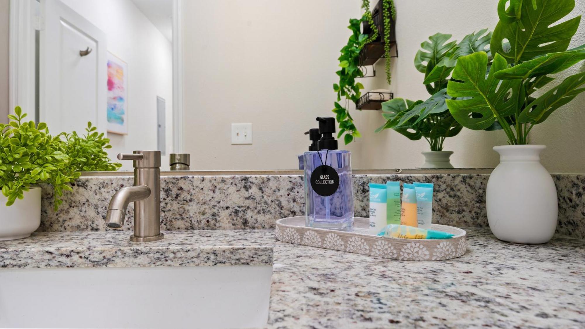 Cozy 2Br2Ba Gem-Near Airport Apartment Tampa Bagian luar foto